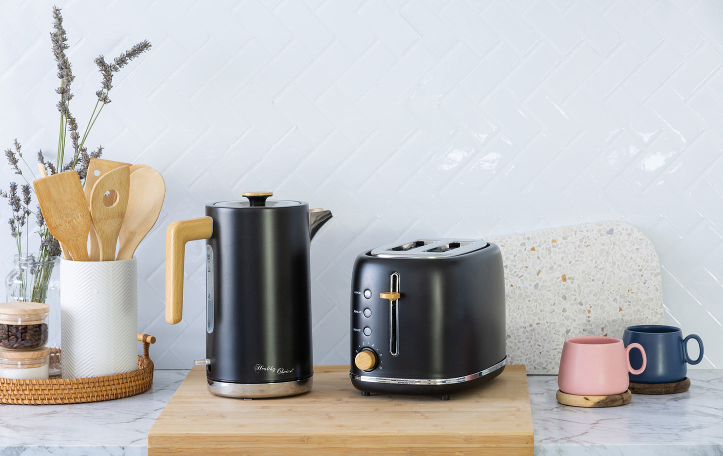 2-Slice Bread Toaster in Black with Wood Accents